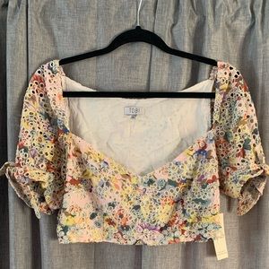 Tobi Puffed Sleeve Crop Top